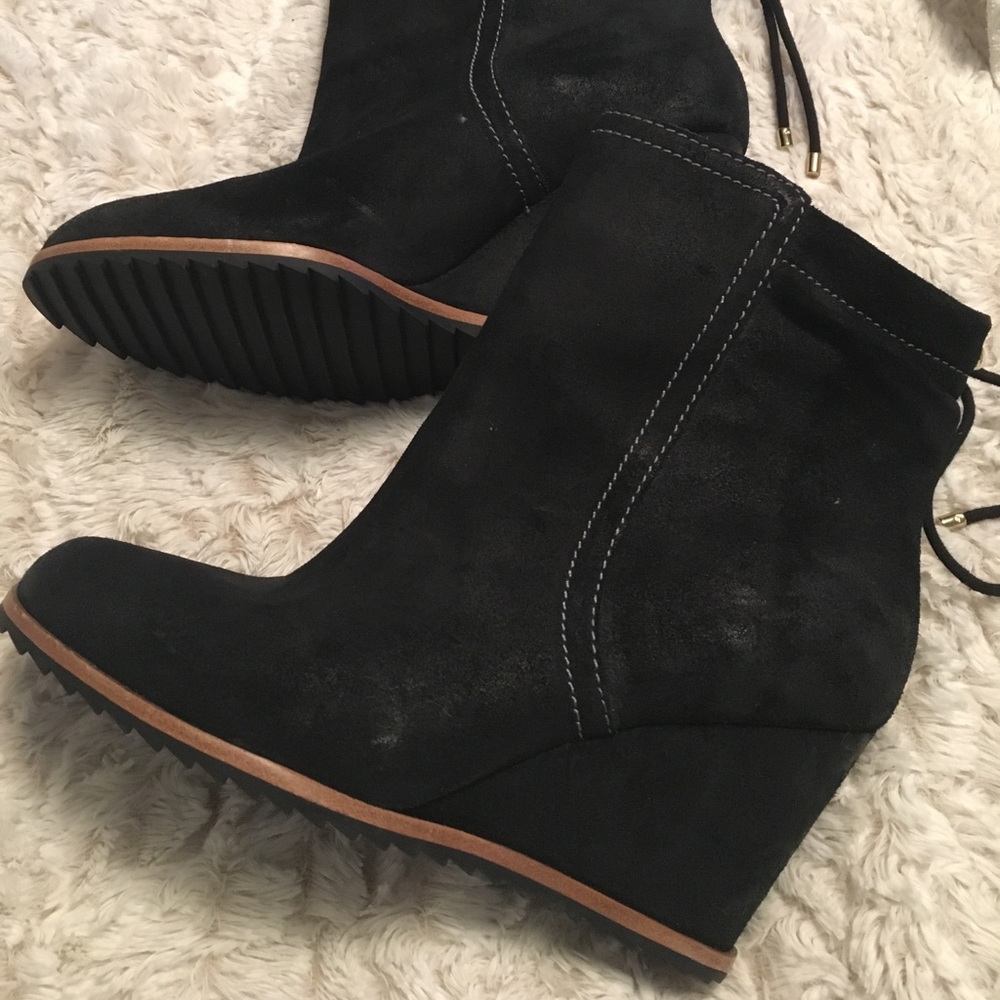 Dr. Scholl’s Wedge Boots Size 8 booties Black
