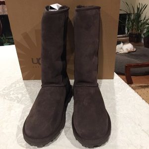 New UGG Essential Chocolate Tall Boots size 7