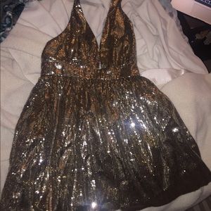 cute gold sequin dress!