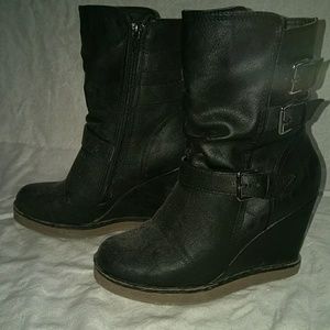 Report Francine Buckle Wedge Moto Boots