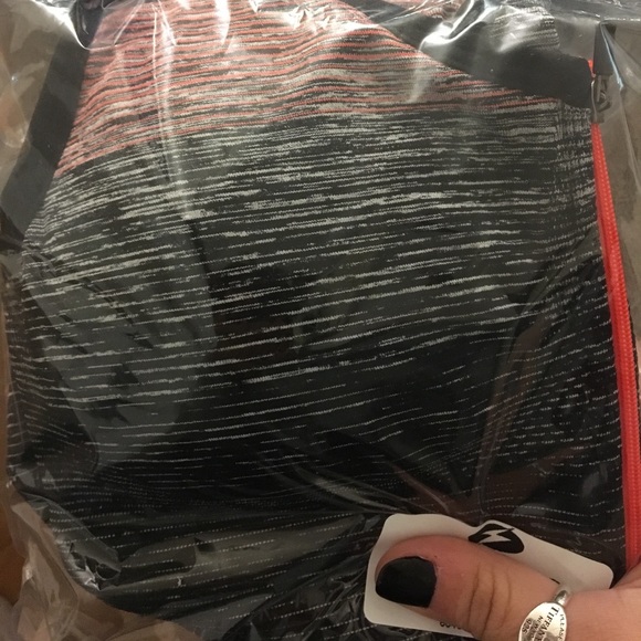 NWT ELECTRIC YOGA FADED OMBRÉ BRA - Picture 4 of 4