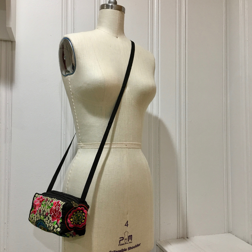 NWOT 😍 BEAUTIFUL CHINESE EMBROIDERY CROSSBODY BAG