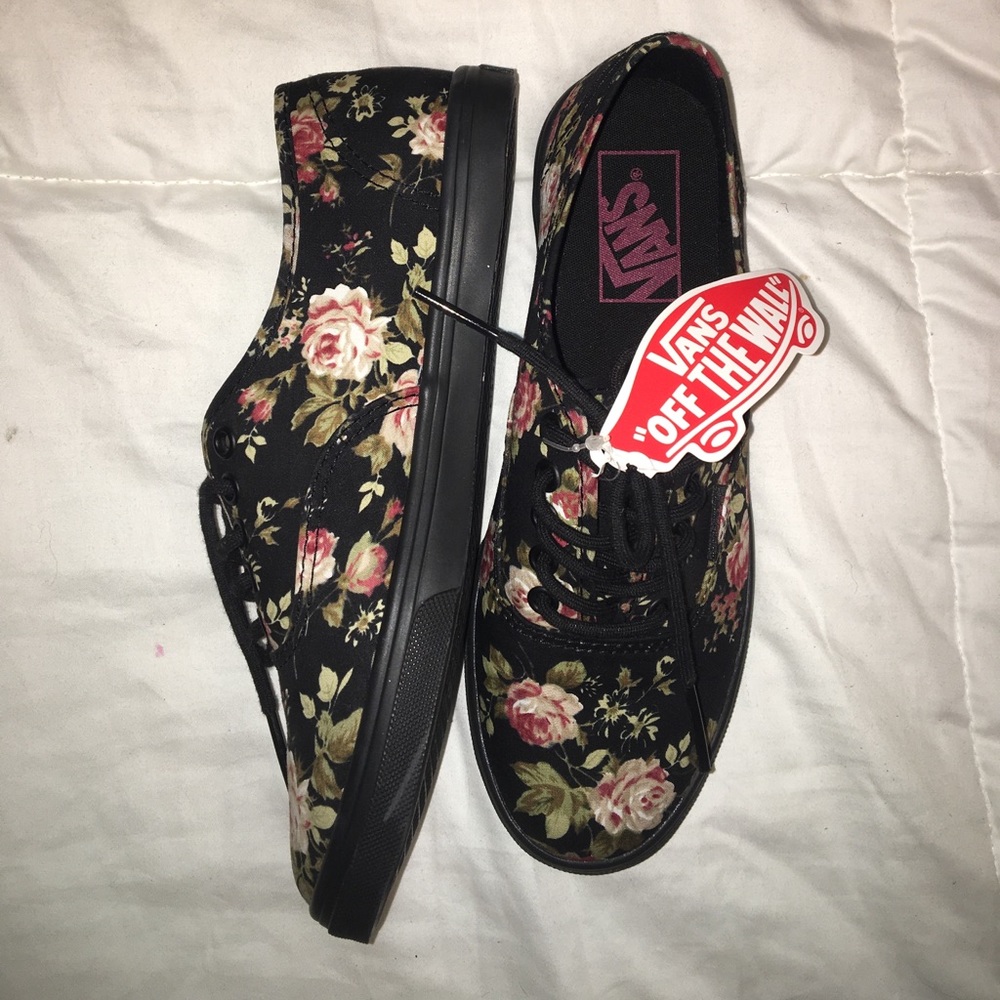 BRAND NEW Vans low top slim sneakers