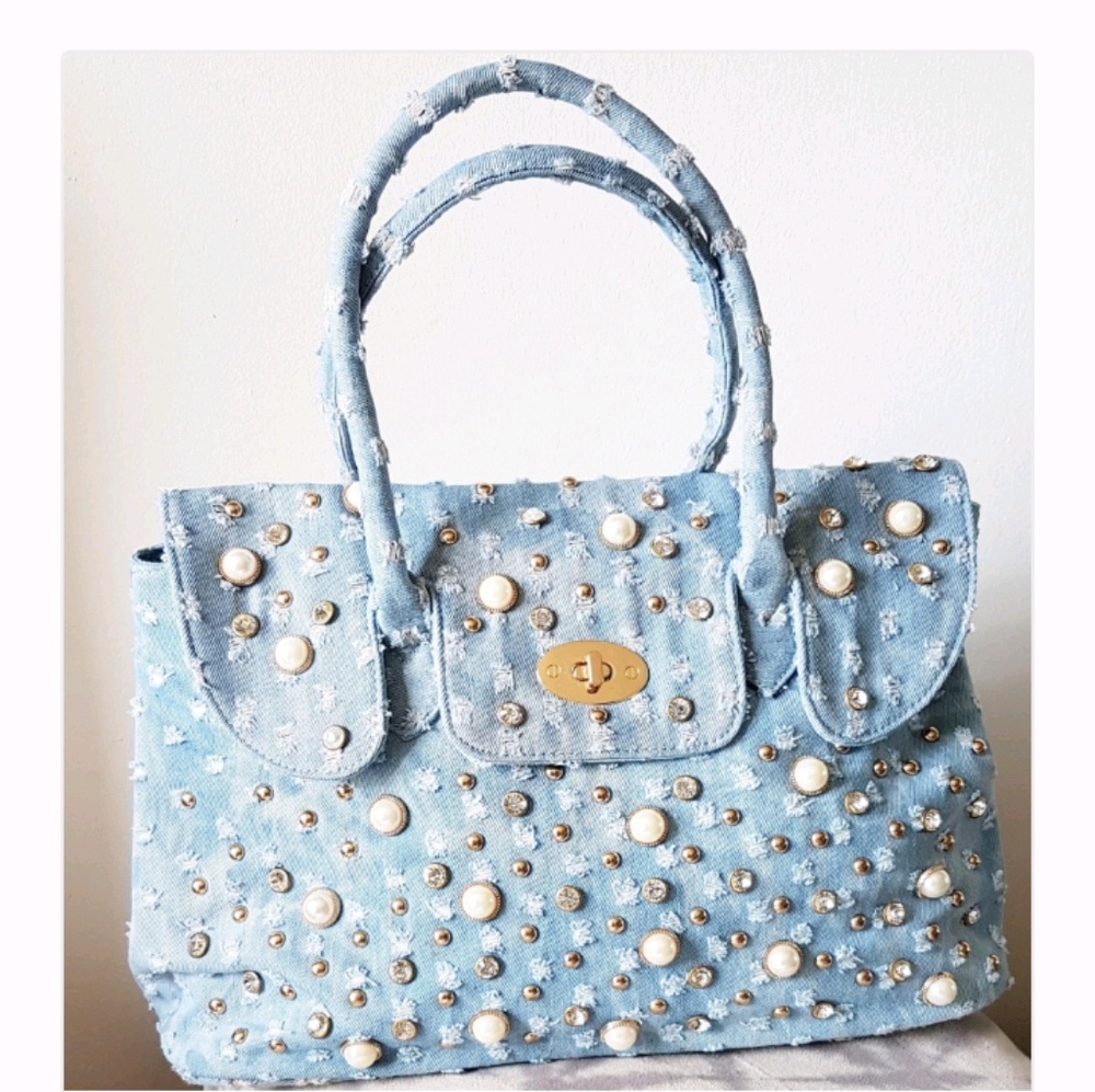 Meet your Posher, Lithiana