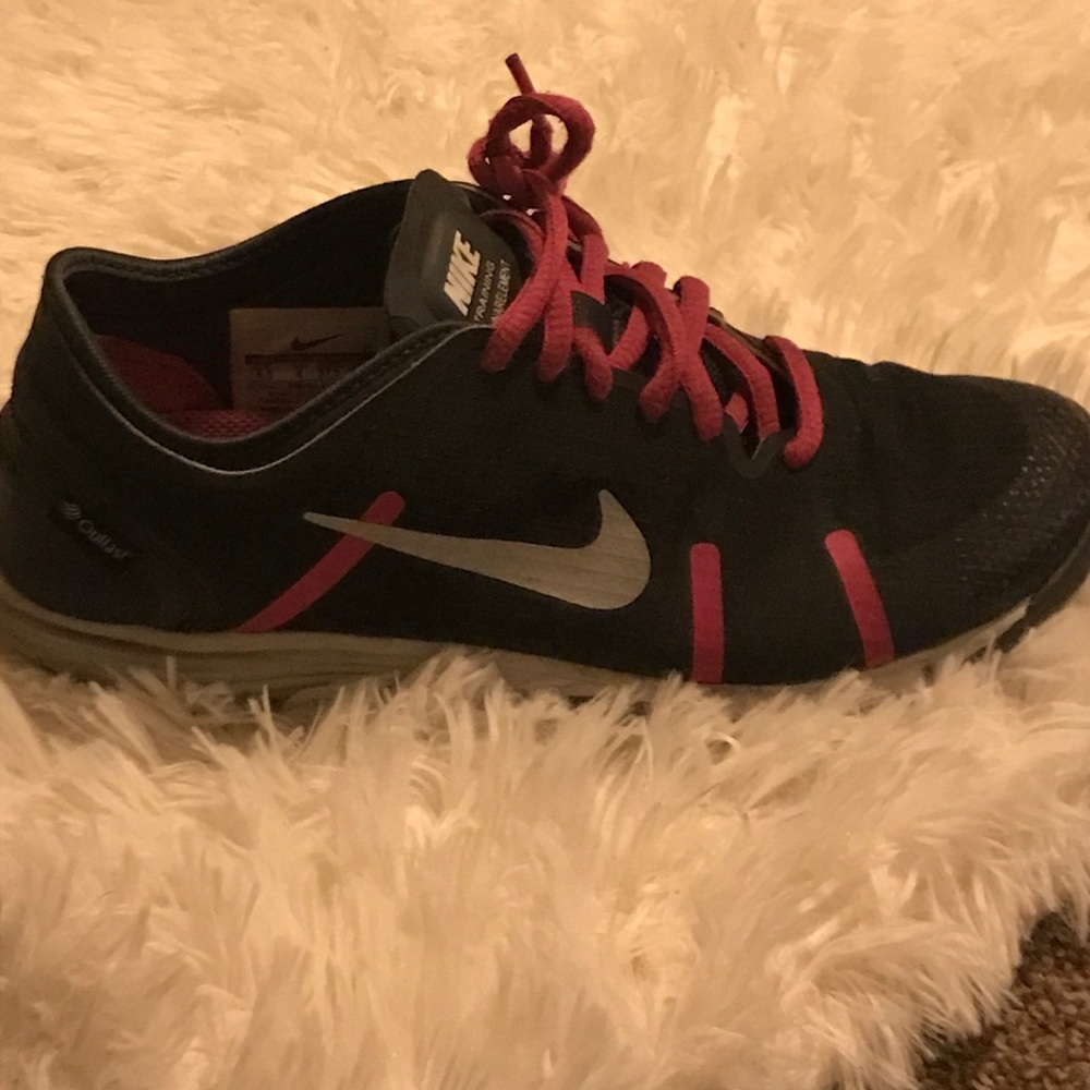 Nikes - Picture 2 of 2