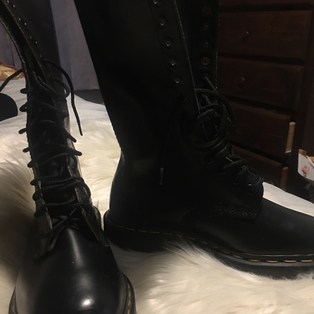 🖤 Dr. Martens long boots. Size 3 in youth.