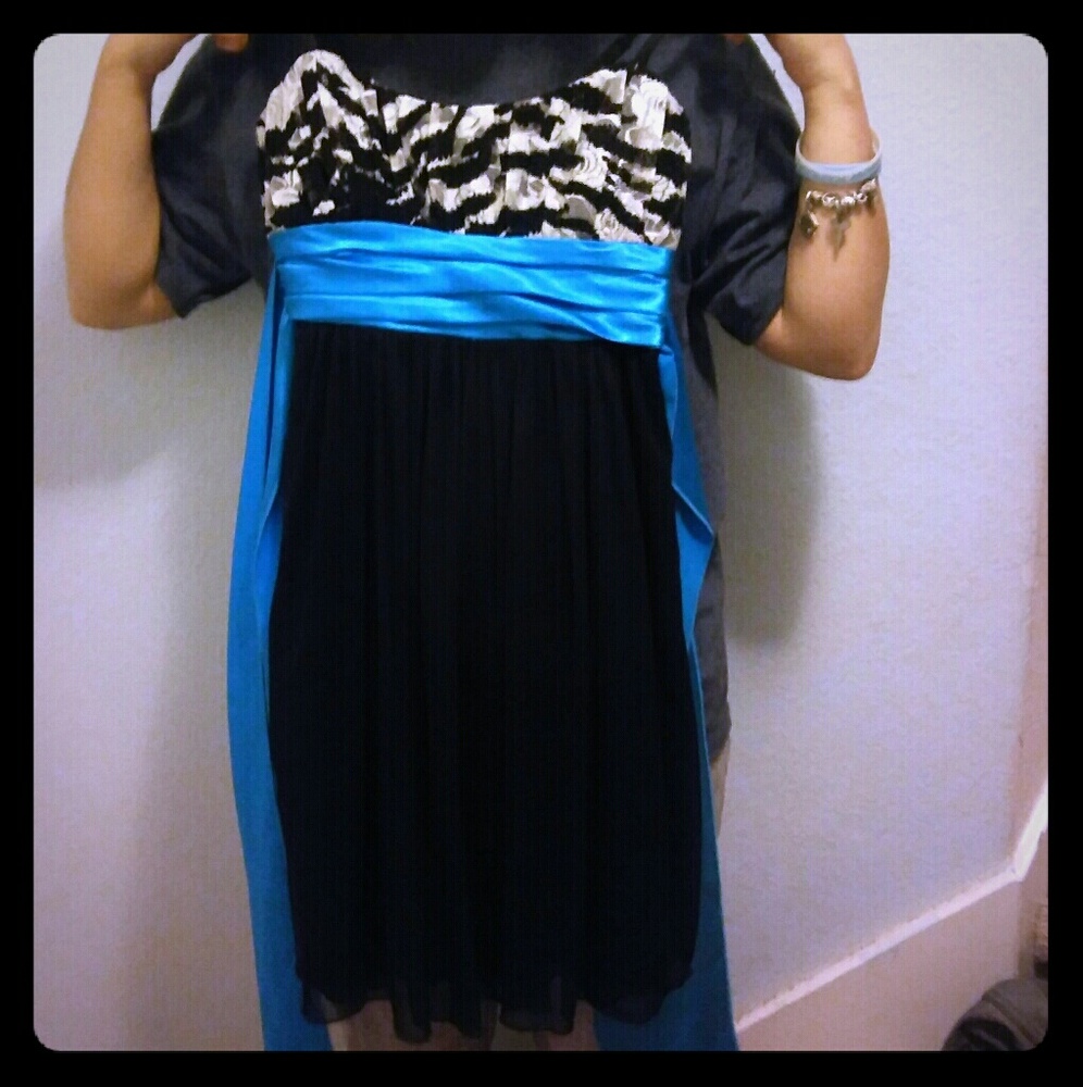 City Studio pretty flowy party dress