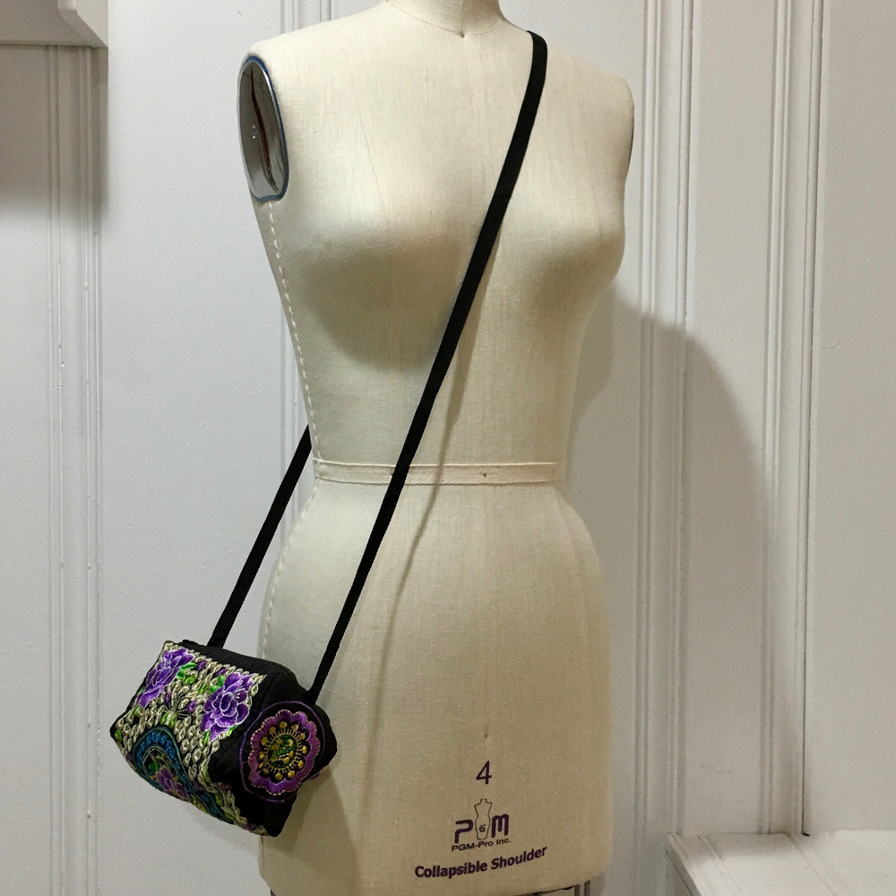 NWOT😍😘BEAUTIFUL CHINESE EMBROIDERY CROSSBODY BAG