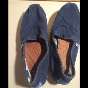 TOMS navy blue shoes
