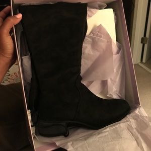 Brand New!!!  Cutest Knee High Suede Knee boots