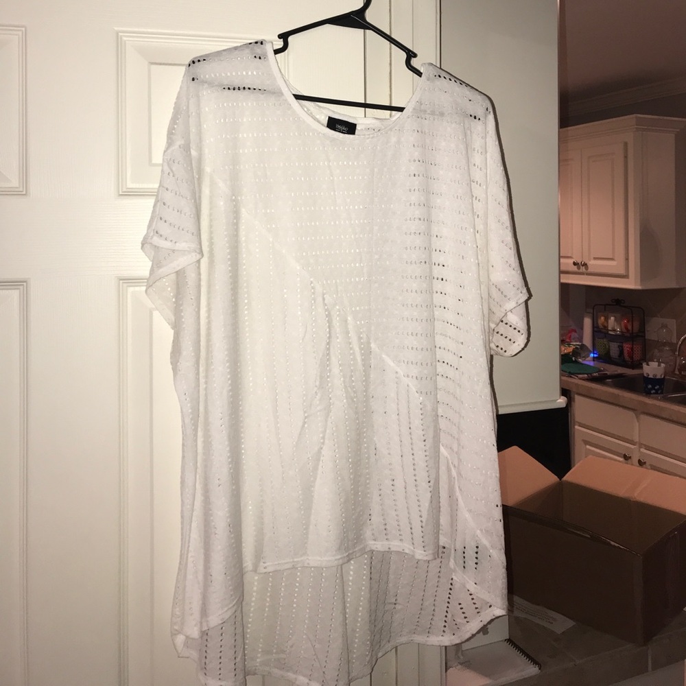 Mossimo white top