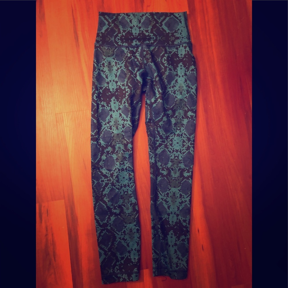 Lululemon high waisted printed workout pant