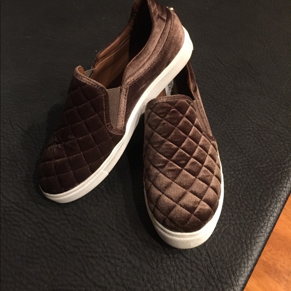 steve madden quilted slip on shoes