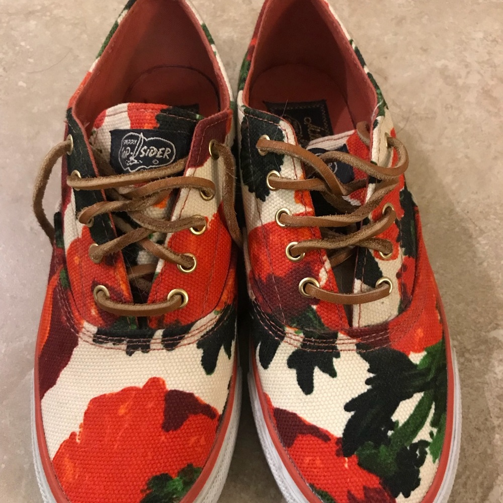 Lace up Sperry Top Siders