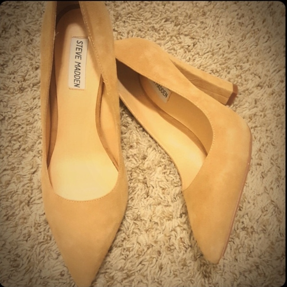 Steve Madden pointy toe suede pumps