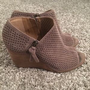 Lucky Brand leather peeptoe booties! Size 8