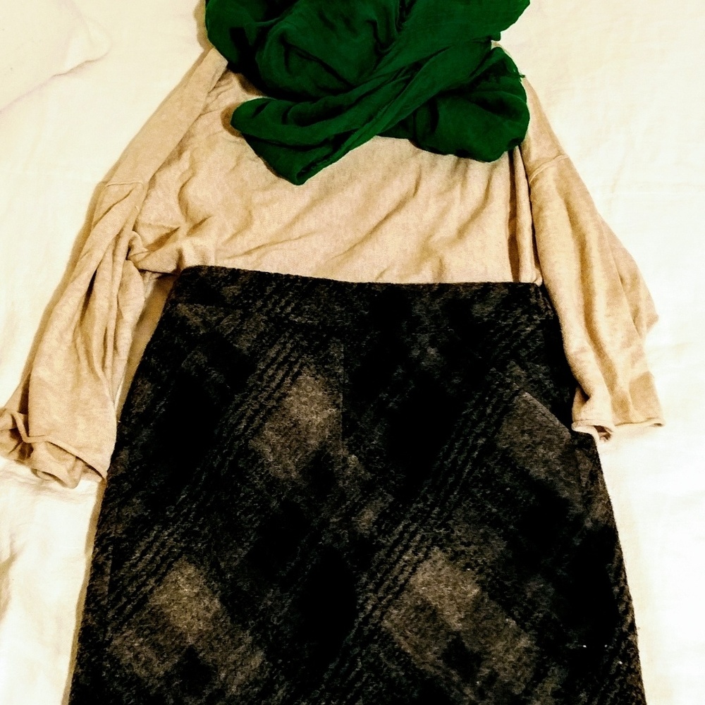 Vintage gray shades wool(or wool like) mini skirt.