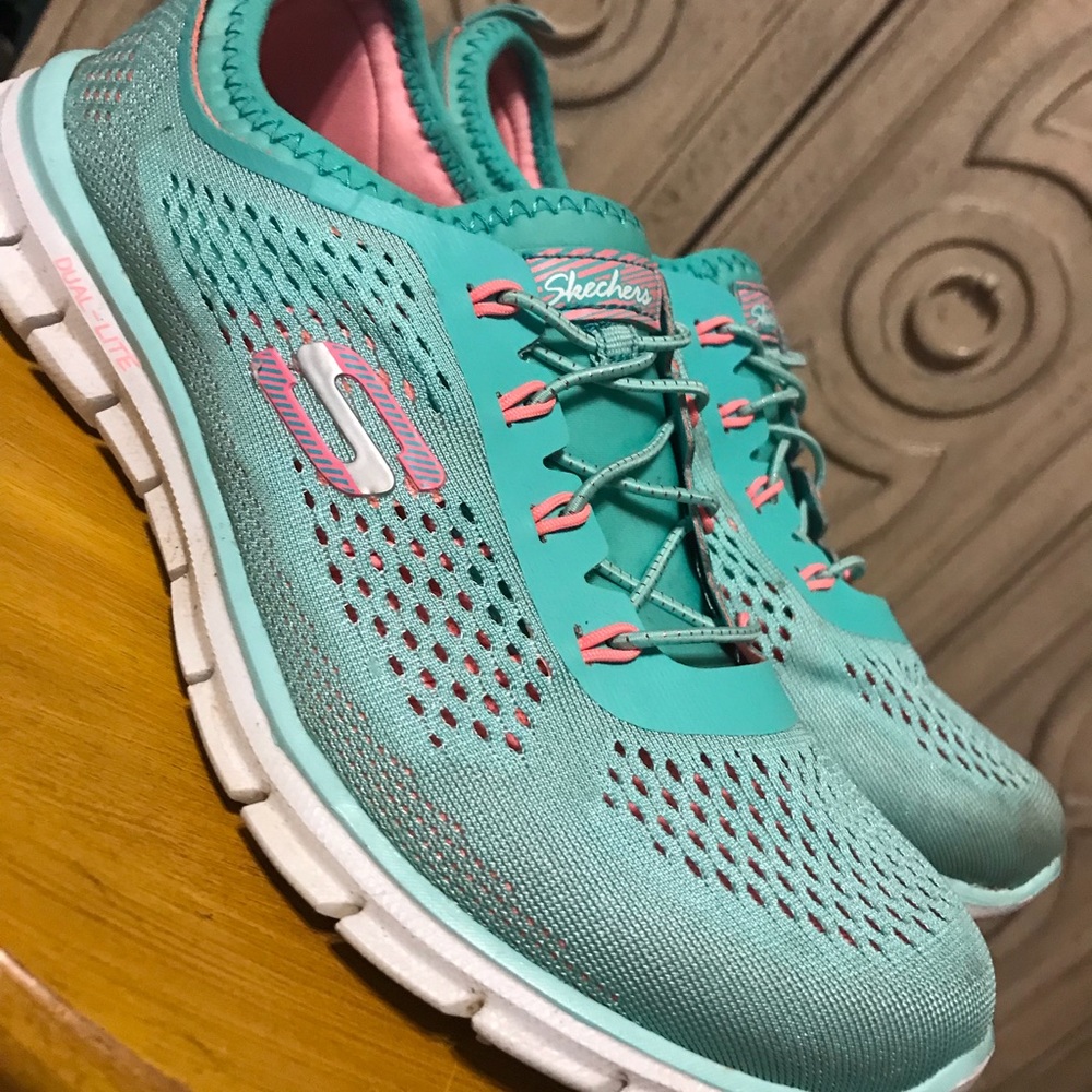 Skechers Air-Cooled Memory Foam. Glider Harmony