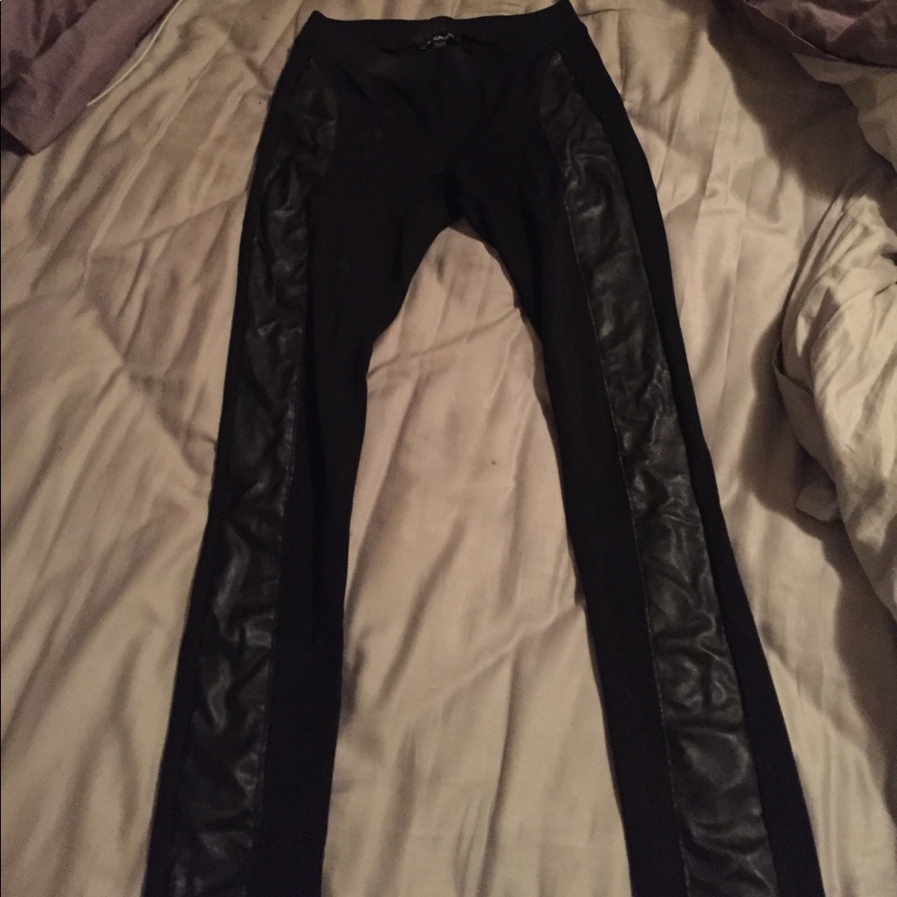 BEBE BLACK LEGGINGS w LEATHER DETAIL/ zipper ankle