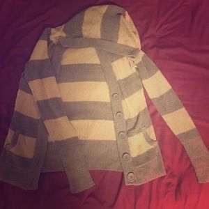 Long sleeved grey and cream hooded cardigan (med.)