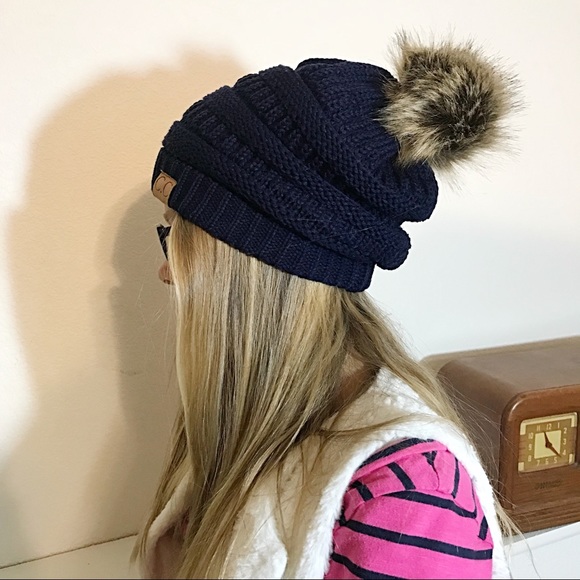 Slouchy Dark Blue Knit Beanie Faux Fur Pom Pom - Picture 2 of 4