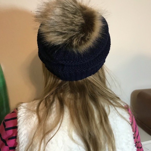 Slouchy Dark Blue Knit Beanie Faux Fur Pom Pom - Picture 3 of 4