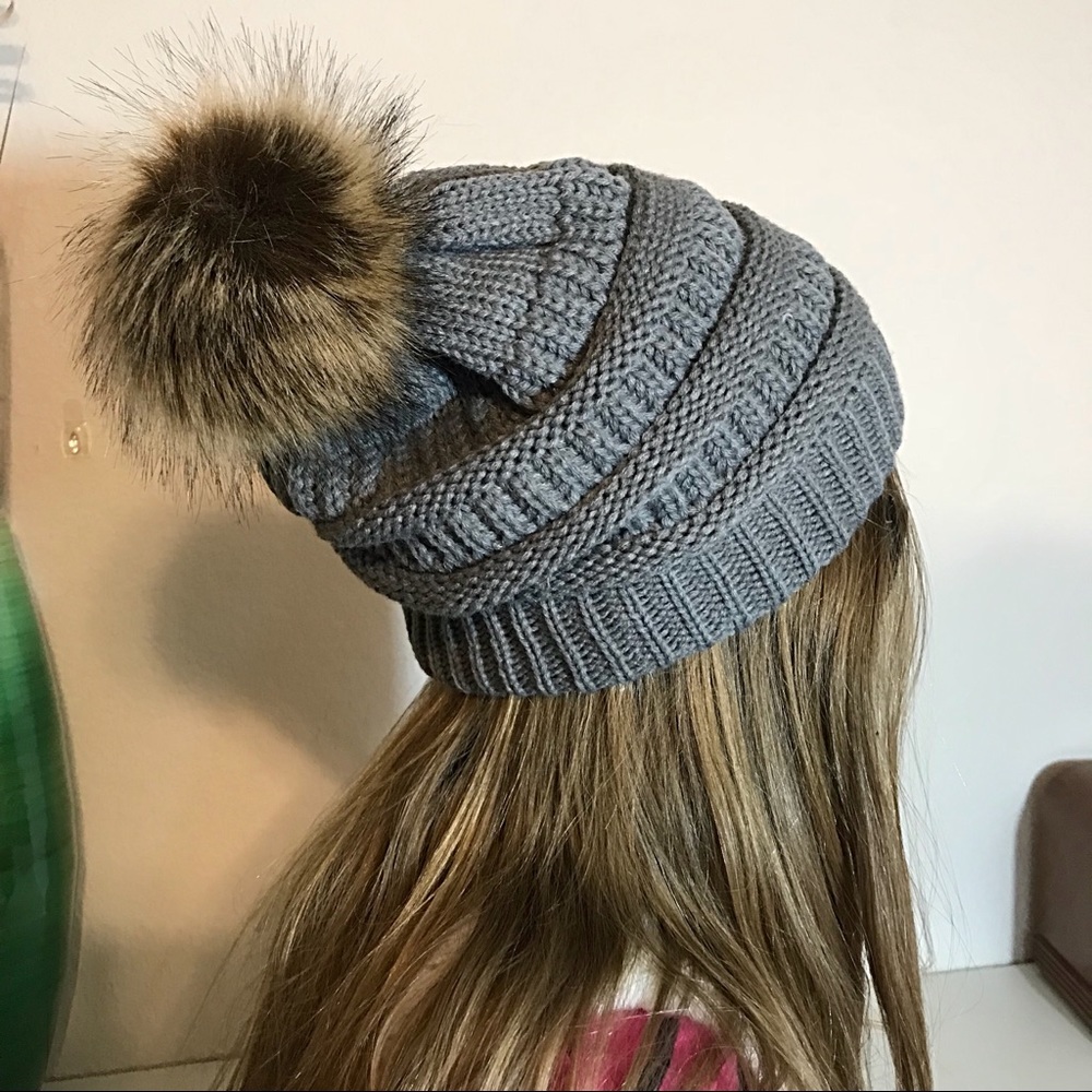 Slouchy Gray Knit Beanie Faux Fur Pom Pom Lined