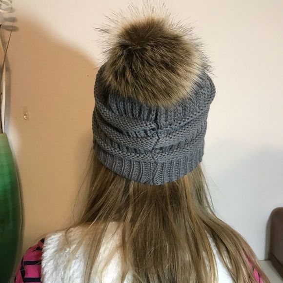 Slouchy Gray Knit Beanie Faux Fur Pom Pom Lined - Picture 2 of 2