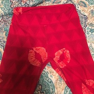 Lularoe TC Valentine’s Day Leggings