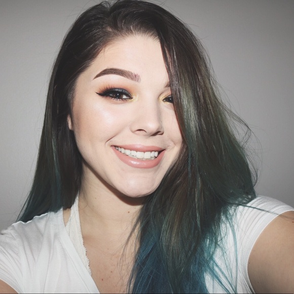 Meet your Posher, Kelsey - Picture 1 of 1