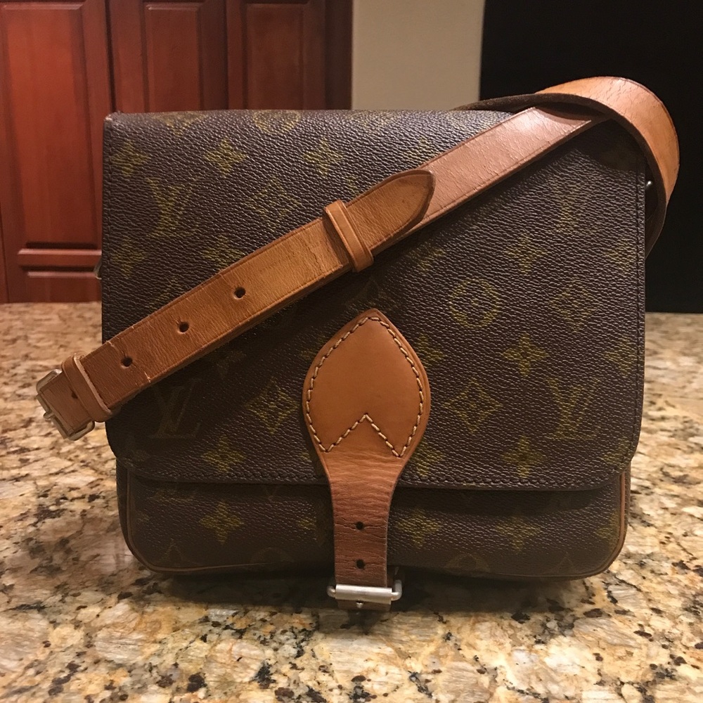 Louis Vuitton  Mm cartouchiere