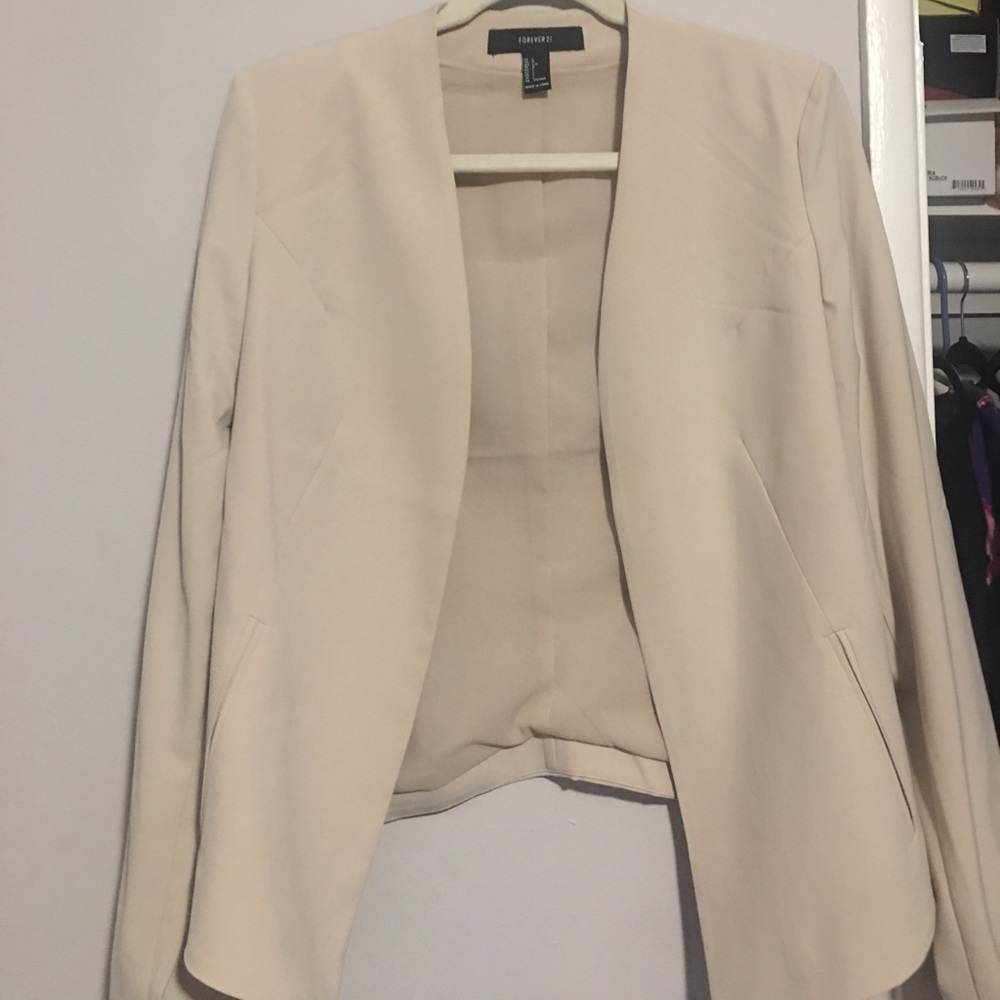 Blazer- Perfect for work or a night out!