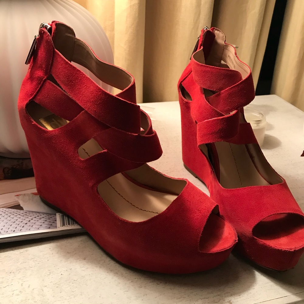 Dolce vita red strap wedge