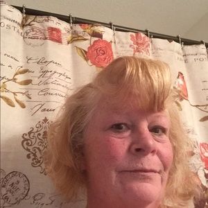 Meet your Posher, Carrie