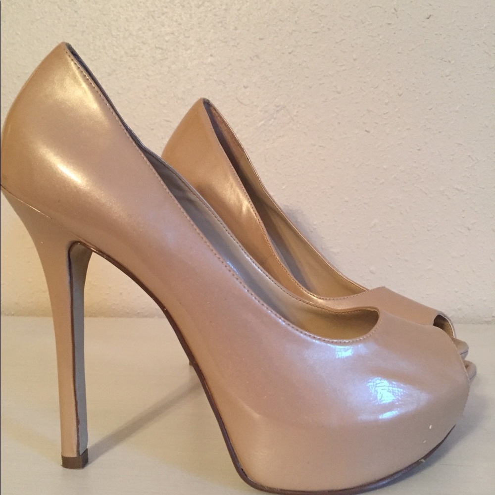 Platform nude peep toe pumps