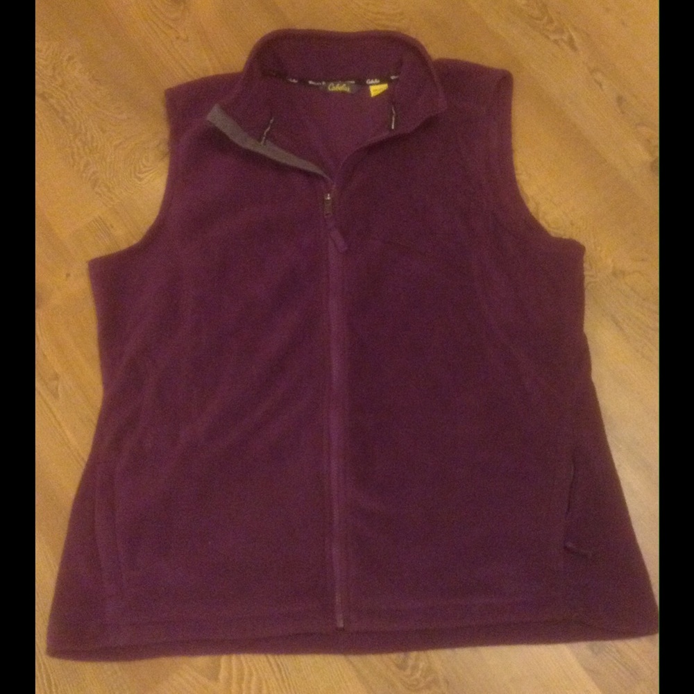 Cabela's dark purple, fleece vest🌲