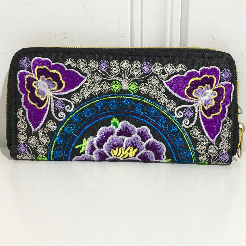 NWOT😍😘BEAUTIFUL CHINESE EMBROIDERY WALLET/CLUTCH