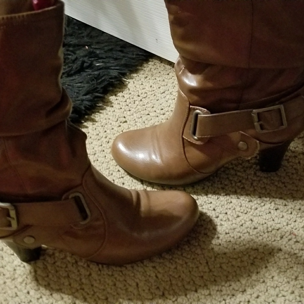 Light brown heeled boot