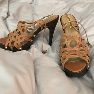 Icora size 10 never worn heels with sticker tag