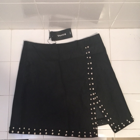 ‼️Last One‼️5⭐️ Black Studded Mini Skirt - Picture 4 of 7