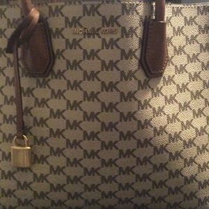 Meet your Posher, Yolanda