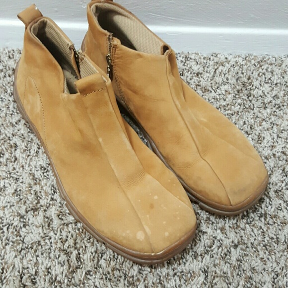 Men's Wheat Leather Shoes - Picture 1 of 3