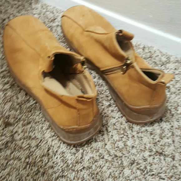 Men's Wheat Leather Shoes - Picture 3 of 3
