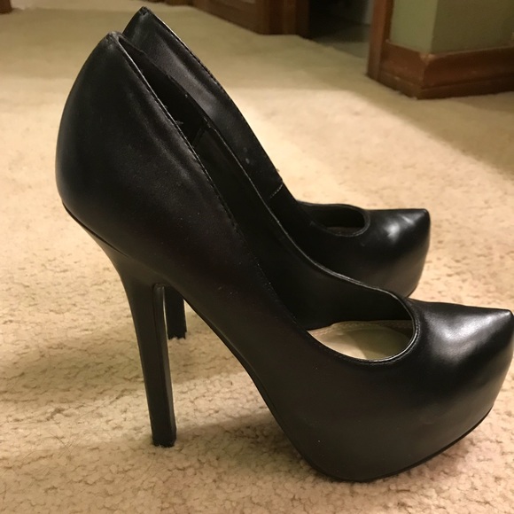 Black Heels - Picture 2 of 2