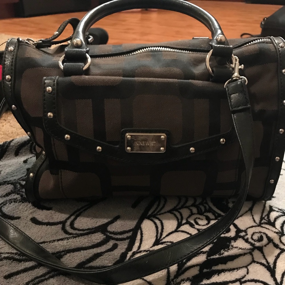 BEAUTIFUL BROWN NINE WEST MEDIUM SIZED PURSE