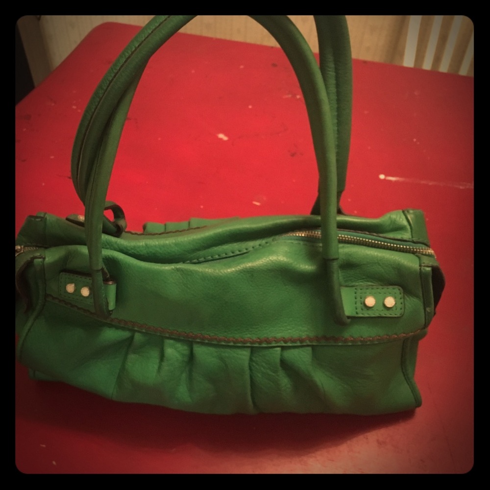 Adorable Kelly green Sigrid Olsen leather purse