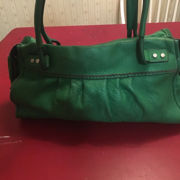 Adorable Kelly green Sigrid Olsen leather purse - Picture 3 of 8