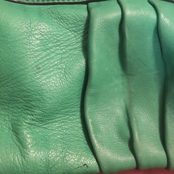 Adorable Kelly green Sigrid Olsen leather purse - Picture 7 of 8