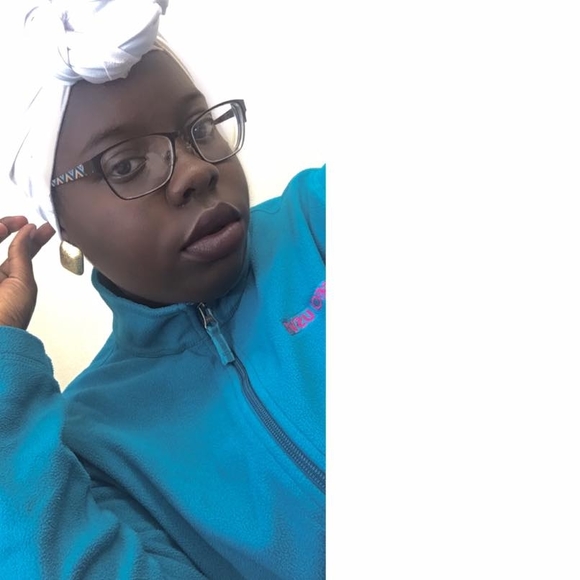 Meet your Posher, Emily - Picture 1 of 1