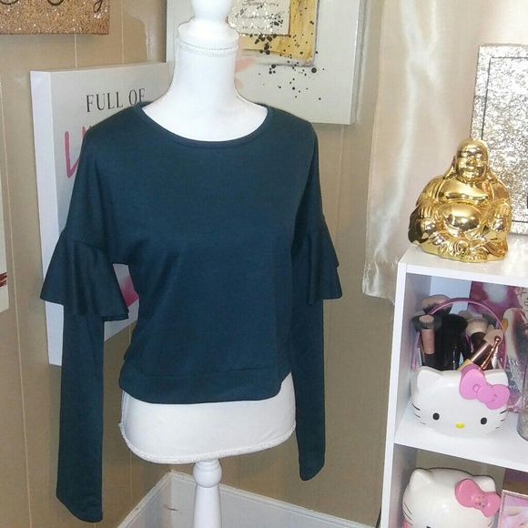Romeo & Juliet Couture Ruffle Top - Picture 1 of 8